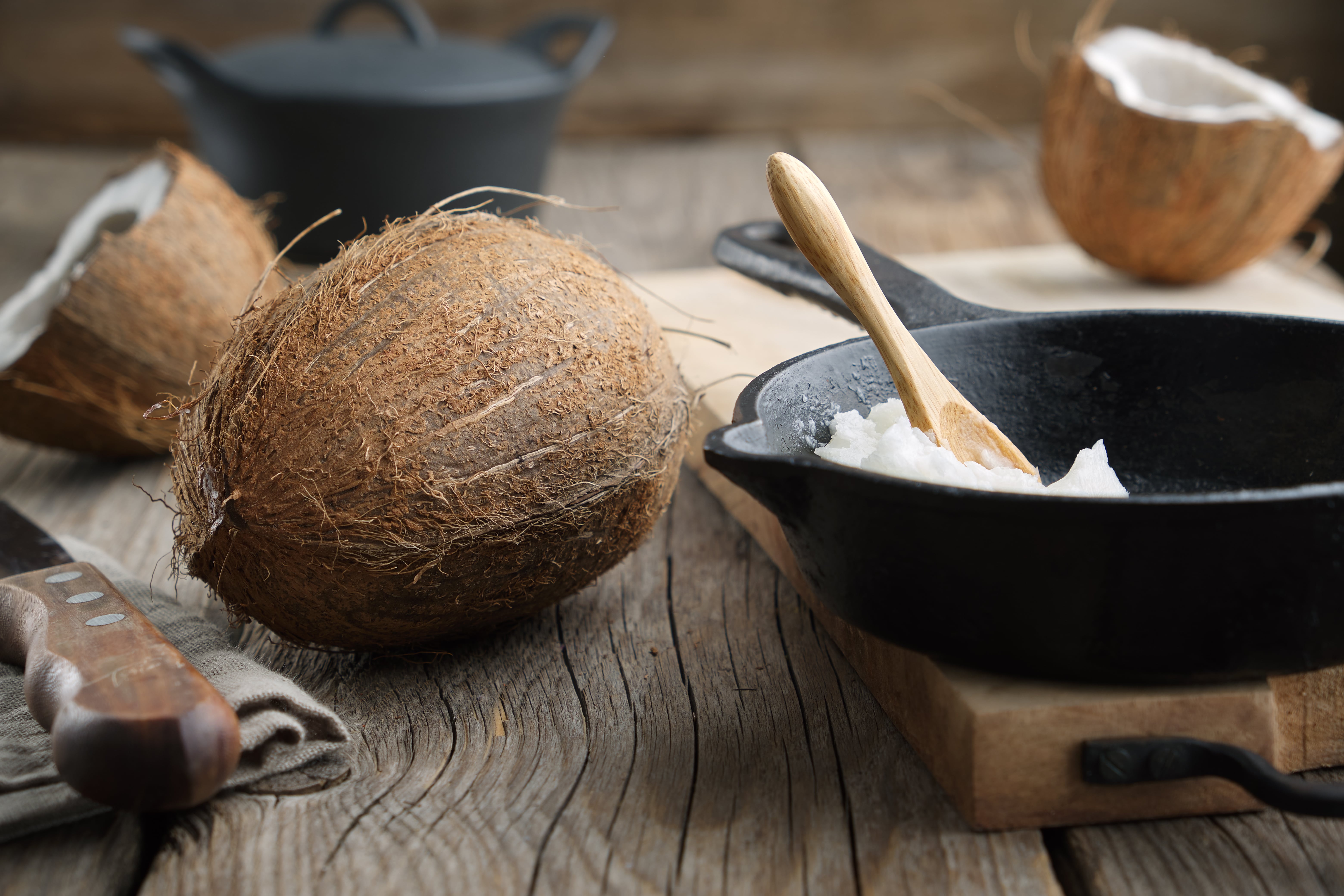 Olej kokosowy w kuchni. Co smażyć na oleju kokosowym?